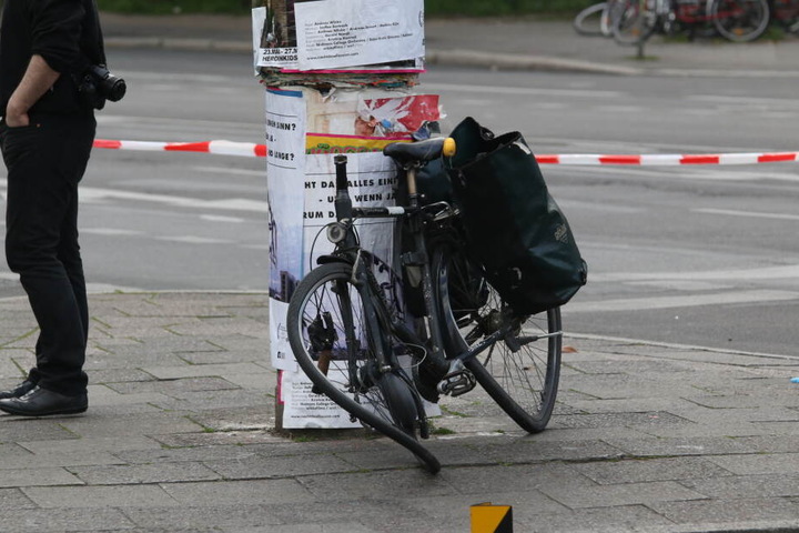 Die Radfahrerin wurde mit lebensbedrohlichen Verletzungen in ein Krankenhaus eingeliefert.