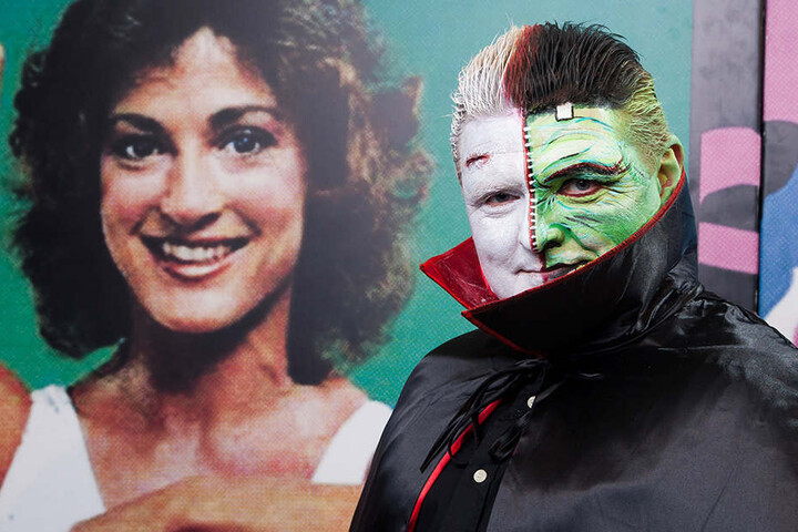 Thomas Wetzel (DJ Thommy, 52) als Dracula: "Ich Ich bin zum zweiten Mal hier, hier trifft man immer Freunde zum Feiern."