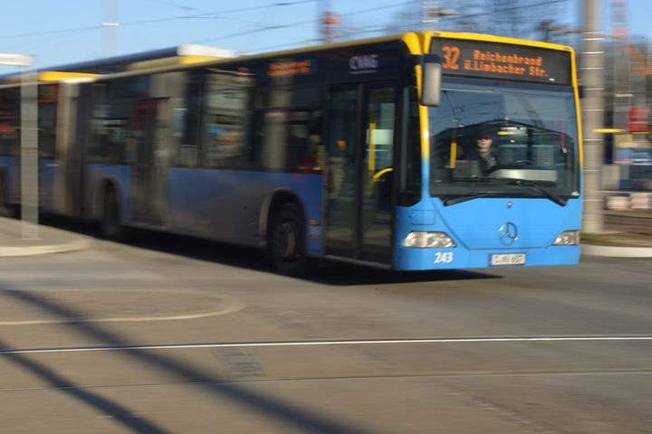 Bei der CVAG arbeiten rund 600 Mitarbeiter. Der dringend Tatverdächtige Tibor K. (58) fuhr hauptsächlich Busse durch Chemnitz.