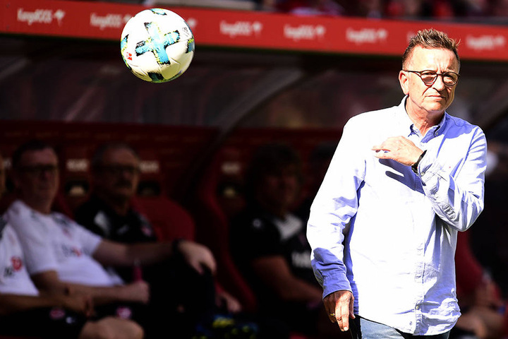 Am 15. Spieltag Ende November trifft der DSC auf seinen ehemaligen Coach Norbert Meier, zunächst auf dem Betzenberg.