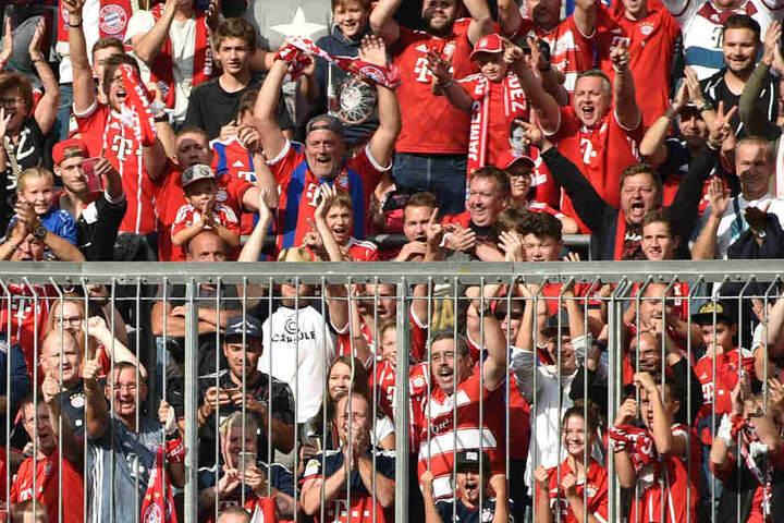 Statt 15 zahlen die Bayern-Fans 35 Euro um das Spiel gegen AEK Athen zu sehen. (Archivbild)