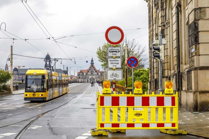 Einige Autofahrer wunderten sich am Dienstag über die gesperrte Elbquerung.