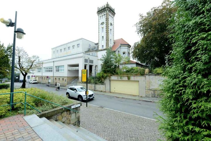 Außen herrscht noch Ruhe am Luisenhof. Drinnen wird aber bereits
entkernt.