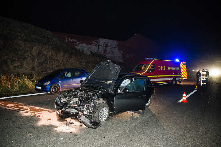 Insgesamt waren drei Autos an dem Unfall beteiligt.