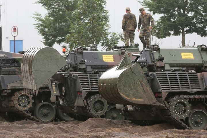 Auch Pionierpanzer der Bundeswehr waren im Einsatz.