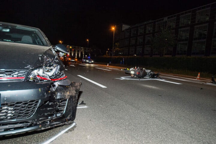 Der Rollerfahrer wurde bei dem Unfall schwer verletzt.