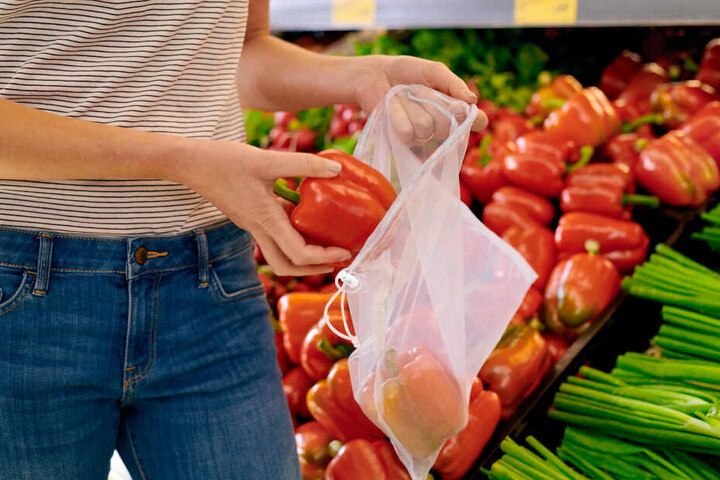 Im Sommer sollen die Tüten bei Aldi bundesweit kostenpflichtig werden.