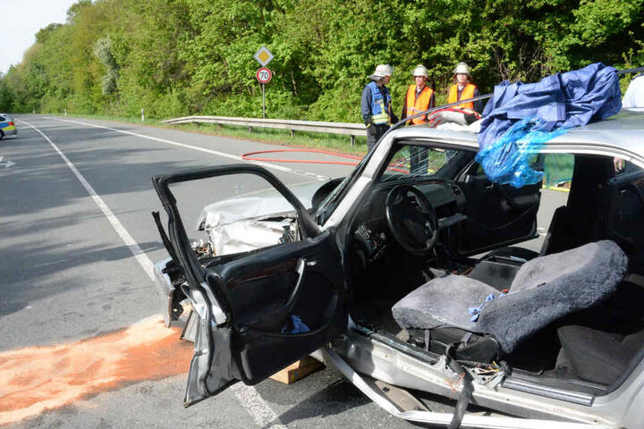Der Mercedes-Fahrer hatte offenbar die Vorfahrt des Lkw missachtet.