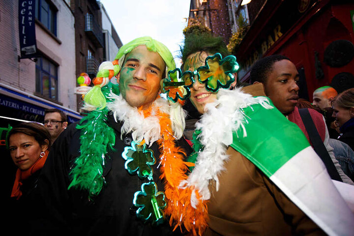 Auf dem RAW-Gelände wird der St. Patricks Day ordentlich gefeiert.