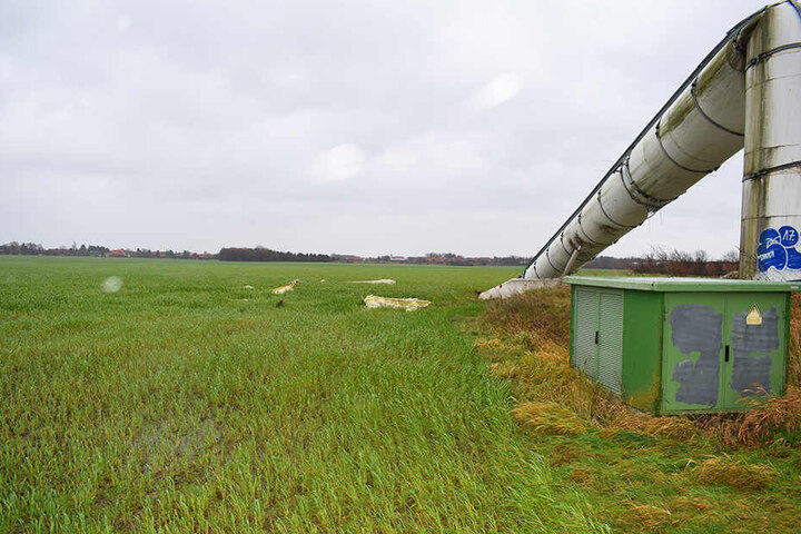 Zuerst brachen nur Teile eines Rotorblattes ab. Dann stürzte der komplette Turm.