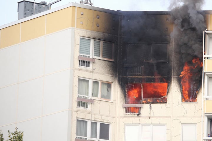Die Wohnung stand komplett in Flammen.