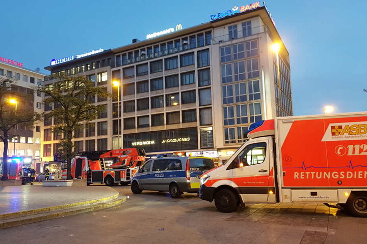Ein Großaufgebot der Feuerwehr und Polizei war vor Ort.