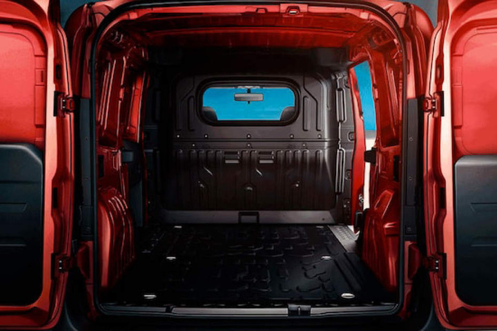 Den Opel Combo Kasten gibt es in zwei Varianten bezüglich der Länge des Laderaumes (3,05 m oder 3,40 m) und der Dachhöhe (1,85 m oder 2,10 m).