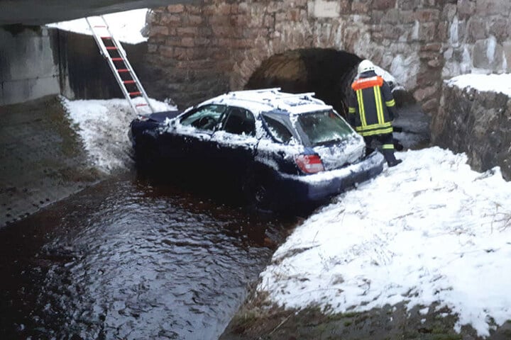 Das Auto war danach schrottreif.