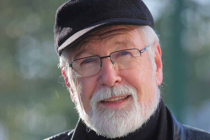 Kämpft um die Schwäne auf dem Schlossteich: Der stellvertretendeOrtsvorsteher Hans-Jürgen Behr (71, CDU)