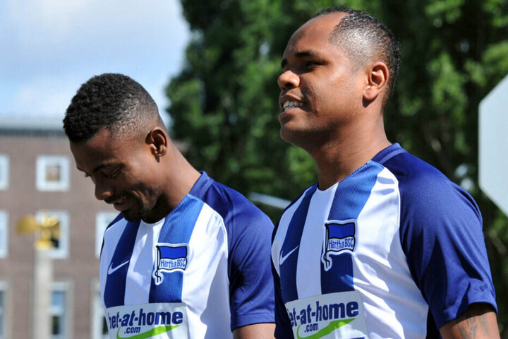 Ronny beim Trainingsauftakt (2016) von Hertha BSC neben Salomon Kalou.