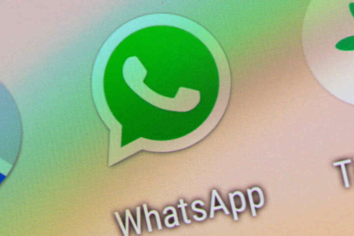 Der Love Scammer schrieb über WhatsApp mit der Frau weiter (Symbolfoto).