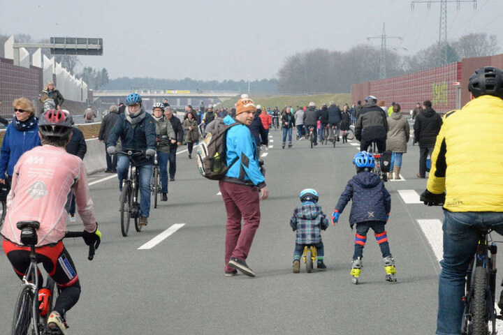 Ob Fahrrad, Inliner oder zu Fuß, am Ostermontag war alles erlaubt.
