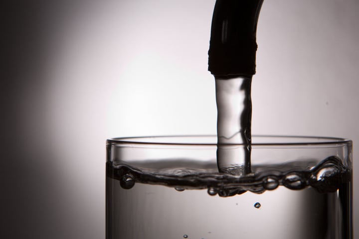 Die Industrie verpflichtet sich nun für die Wasser-Filterung. (Symbolbild)