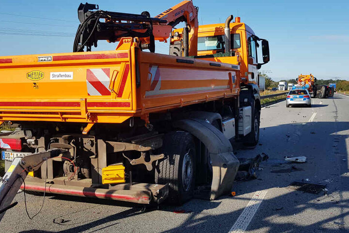 In diesen LKW des Landesamts für Straßenbau fuhr der Audi.