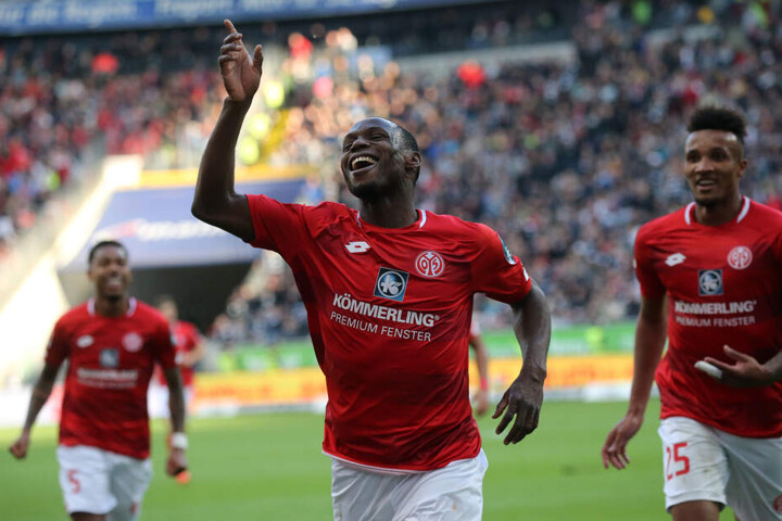 Der Mainzer Anthony Ujah (Mi.) entschied die Partie mit seinem Doppelpack.