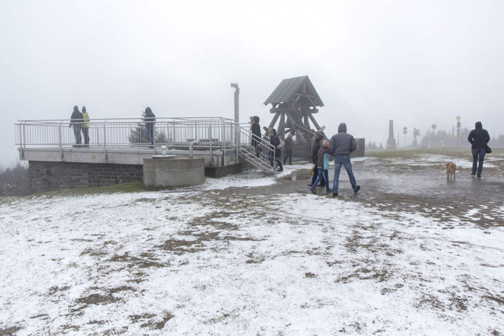 Auf dem Fichtelberg gab es am Sonntag schon einige Zentimeter Neuschnee.