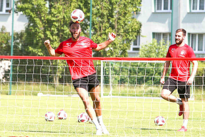 Christopher Handke (l.) und Morris Schröter treffen im heutigen Ostderby auf ihren Ex-Verein 1. FC Magdeburg.