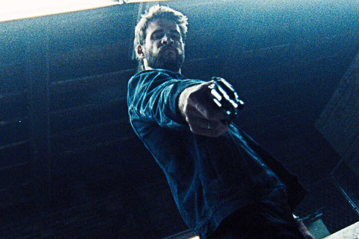 Moe Diamond (Liam Hemsworth) sinnt nach einem schief gelaufenen Kokain-Deal auf Rache.