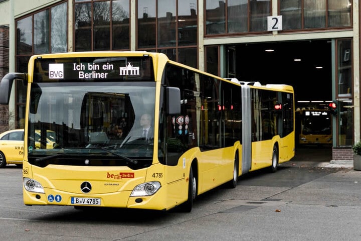 Die BVG stellte am Dienstag die neuen Busse vor.