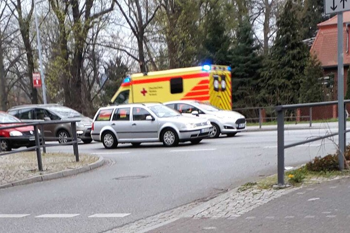 Der Täter wird derzeit gesucht.