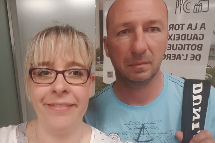 Rabea und Andreas Brand sind sauer auf die Fluggesellschaft.