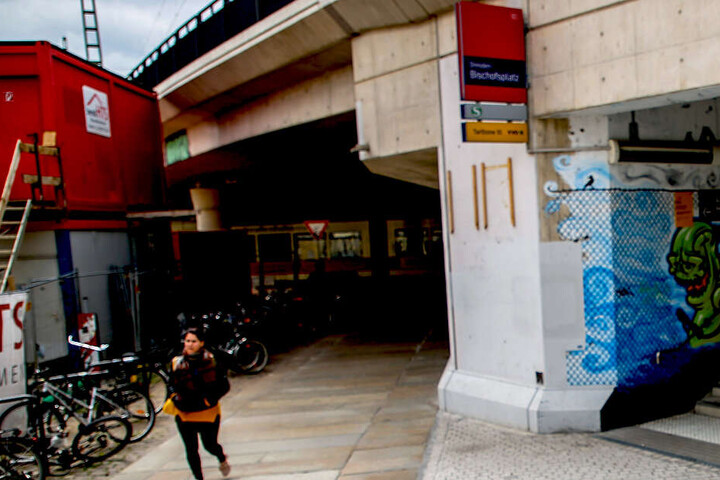 Der Aufgang zum S-Bahnhof in der Dresdner Neustadt.