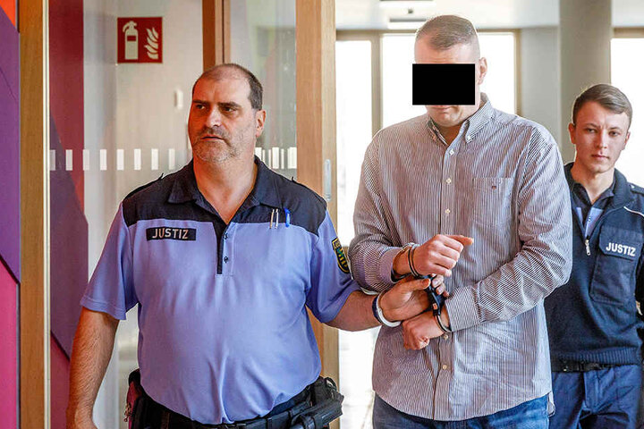 Meisterdieb Christian L. (33) dagegen behauptete im Prozess gegen seine Freundin, sei seien noch immer verlobt.