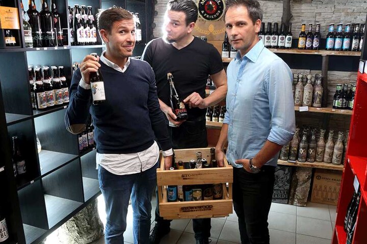 Gastronom Hendrik Bonesky (li.) und Sven Hertwig (exklusiv Events) mit Gastronom Danny Szillat vom Hopfenspeicher in der Mitte.