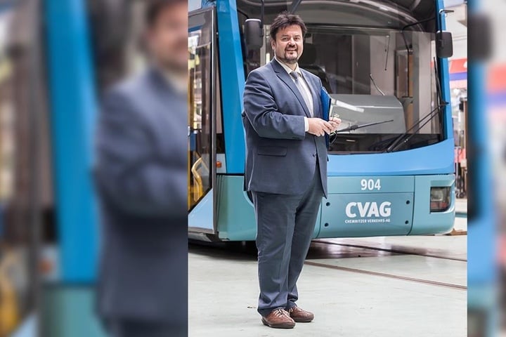 CVAG-Vorstand Jens Meiwald (54) stoppt den Verkauf von Monatskarten im Bus.