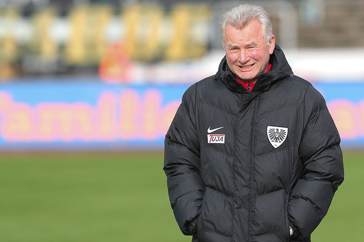 Alte Weggefährten: Benno Möhlmann trainierte Vata während seiner Zeit bei der Arminia aus Bielefeld.