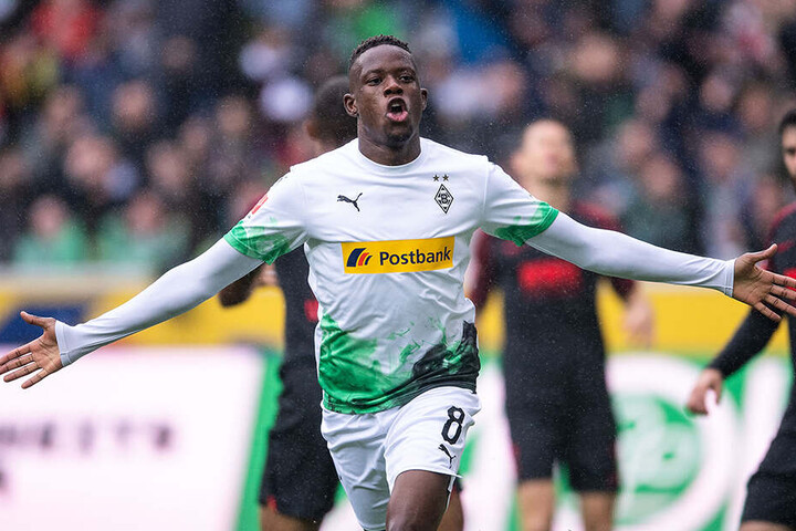Der Schweizer Nationalspieler ist seit seiner Ankunft in Gladbach fester Bestandteil des Fohlen-Mittelfelds.