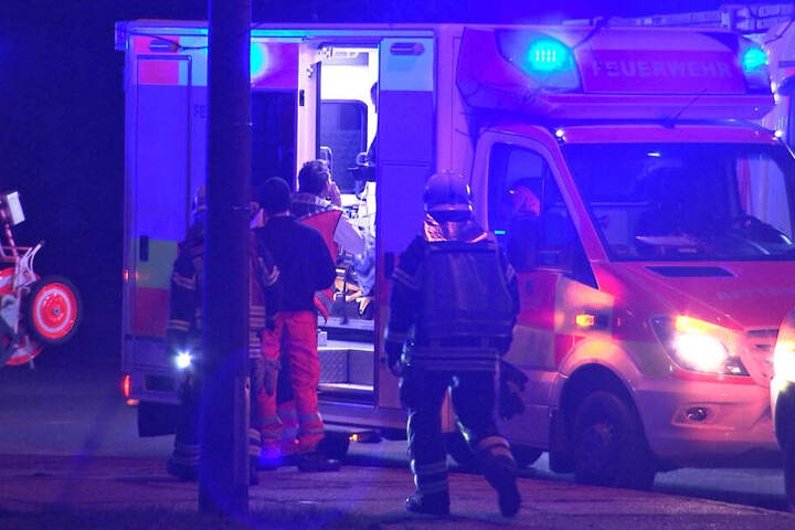 Er wurde dem Rettungsdienst übergeben, der den Mieter ins Krankenhaus brachte.