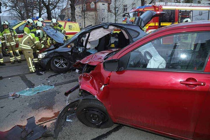 Der Suzuki war in die Fahrerseite des BMWs geknallt.