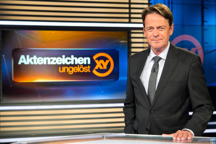 ZDF-Moderator Rudi Cerne im Studio von "Aktenzeichen XY ... ungelöst".
