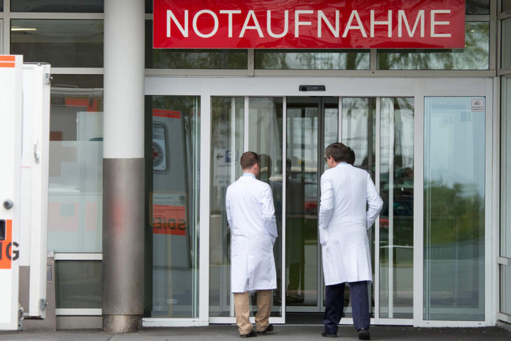 Trotz umgehend eingeleiteter Rettungsmaßnahmen verstarb der Arbeiter noch an er Unfallstelle. (Symbolbild)