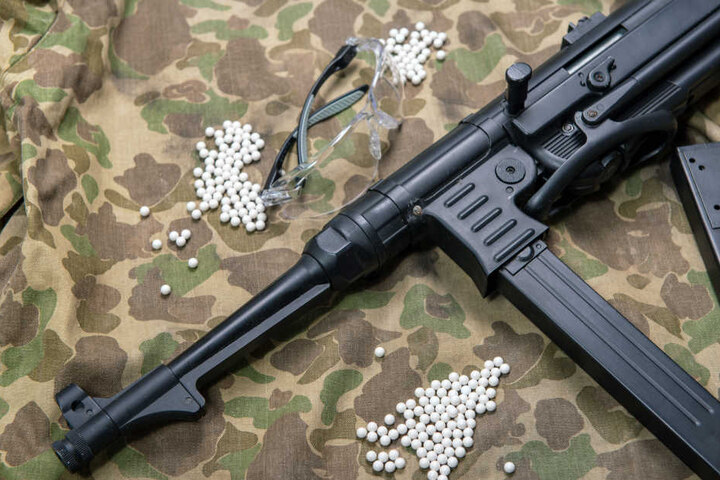 Der unbekannte Täter schoss mit einer Luftdruckwaffe auf die hilflose Katze (Symbolbild).