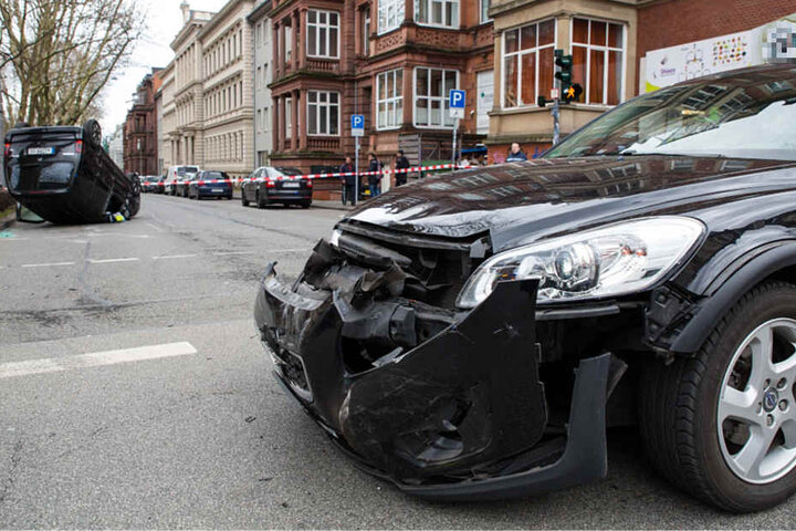 Auch der Wagen der 44-jährigen Frau wurde bei dem Crash beschädigt.