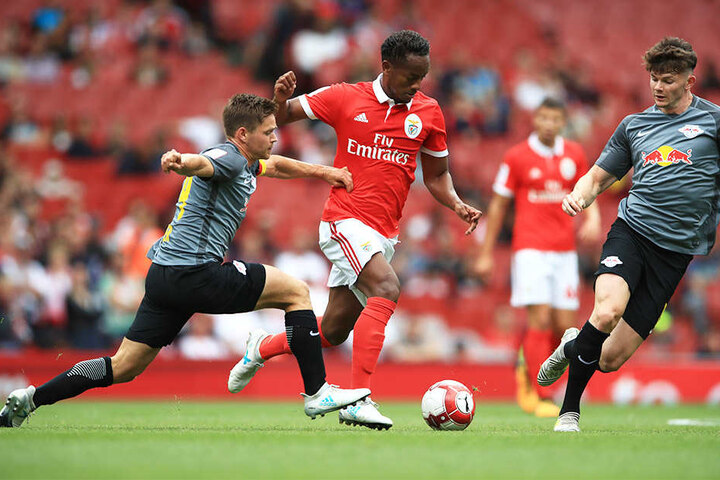 Beim zweiten Testspiel in London tauschte Hasenhüttl die Mannschaft einmal komplett aus. Hier zu sehen Dominik Kaiser und Oliver Burke.