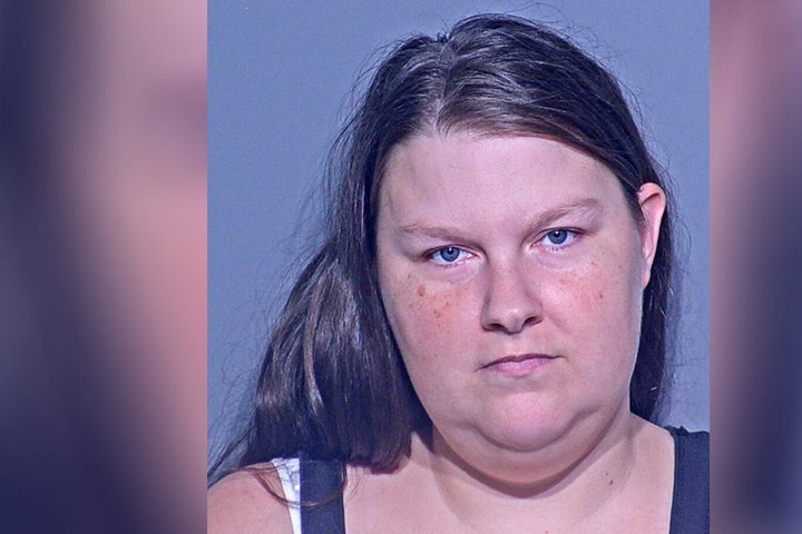 Krystal Sanspree (30) soll ihren eigenen 4 Jahre alten Sohn missbraucht und sich dabei fotografiert haben.