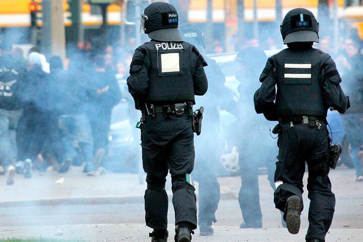 Polizeieinsatz bei einem Spiel von Dynamo Dresden: Die Beschwerdestelle
verzeichnete auch 445 Bitten, Hinweise und Vorschläge.