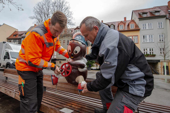 Markus Stegmann (li.) und Hagen Wehrstedt bauten Pitti wieder auf.