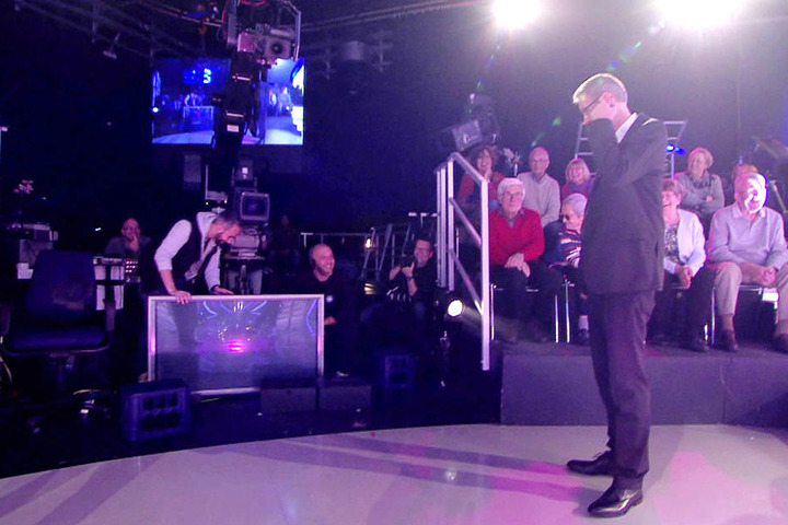 Sowas hatte Moderator Günther Jauch auch noch nicht gesehen. Mitten in der Show verabschiedete sich ein TV-Monitor.