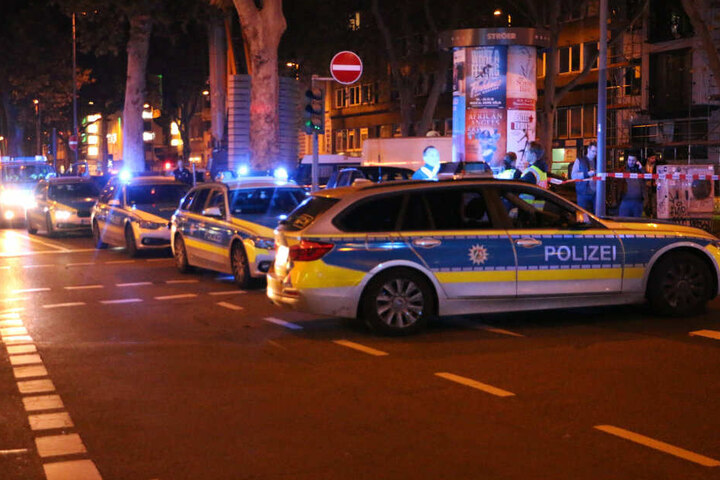 Großaufgebot der Polizei am Hansaring.