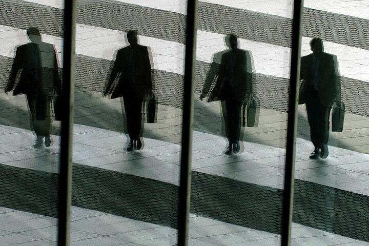 Vier Beschuldigte sollen Beträge in Millionenhöhe veruntreut haben. (Symbolbild)